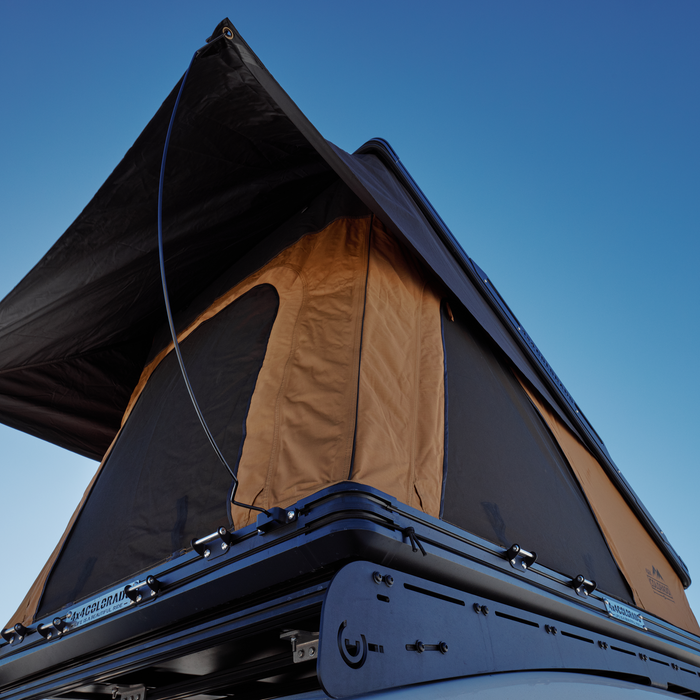 4x4 Colorado Nimbus Hardshell Roof Top Tent